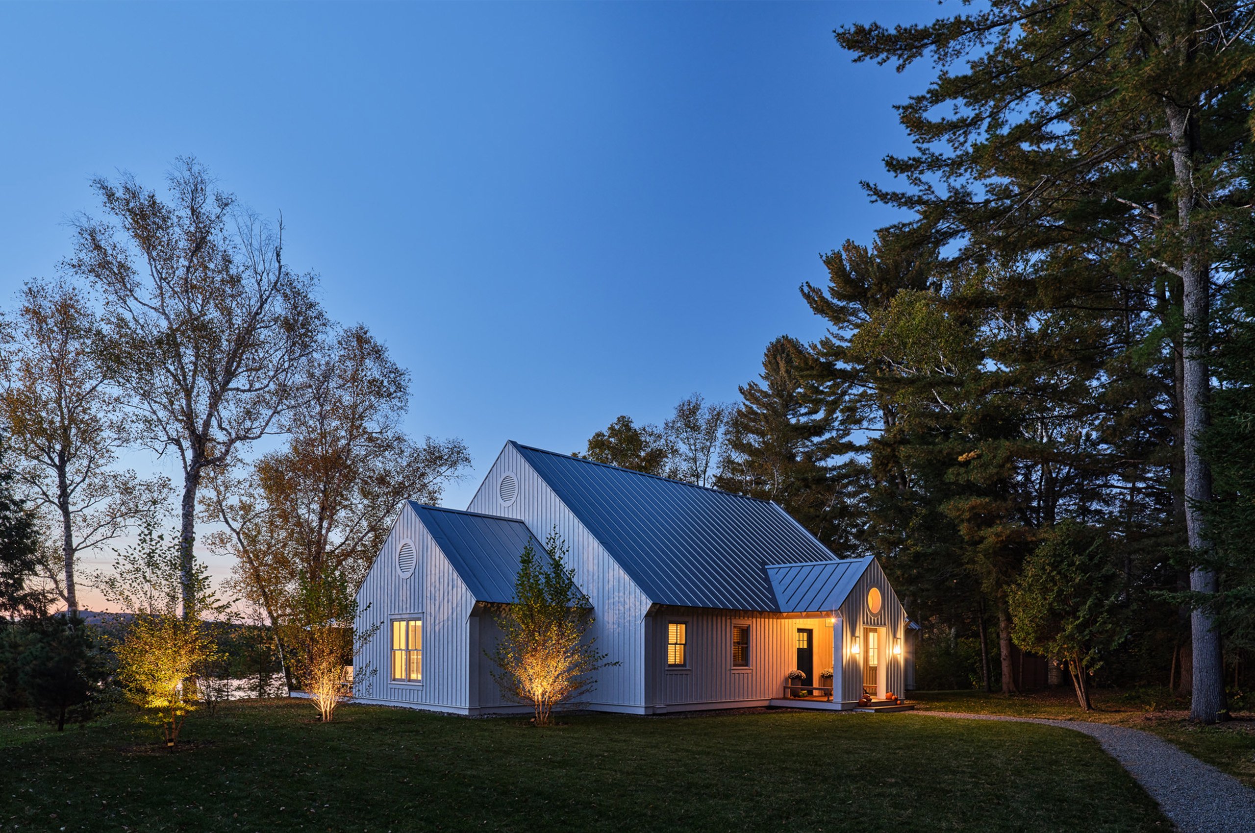 Lake House in Quebec, designed by DS Studio